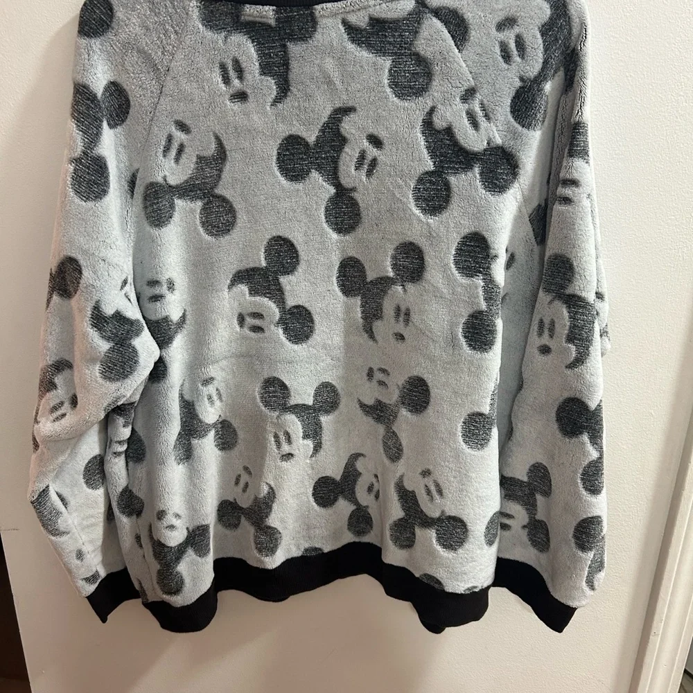 Disney Women's Gray/Black Mickey‎ Mouse Fleece Pullover Sweater Size XL